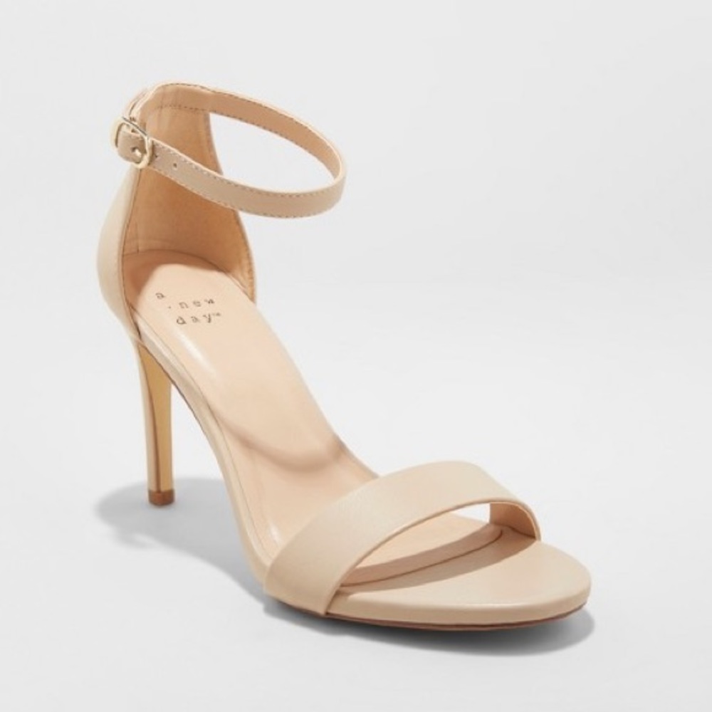 Women’s Nude Wide Width Stiletto Heeled Pumps NWT